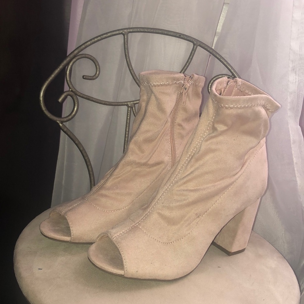 Open toe ankle booties 👢💞